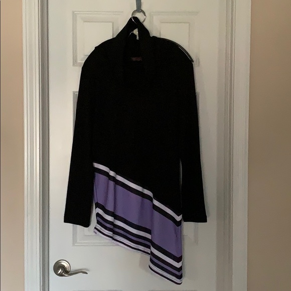 Asymmetrical hem ladies sweater - Picture 1 of 3
